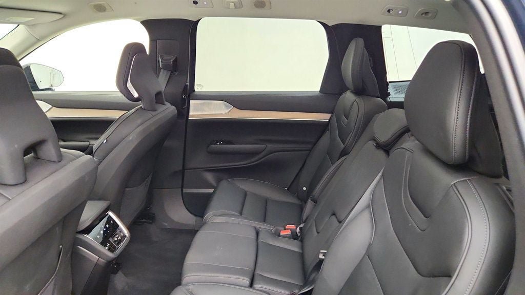 Used 2025 Volvo EX90 Ultra AWD/4WD image 18