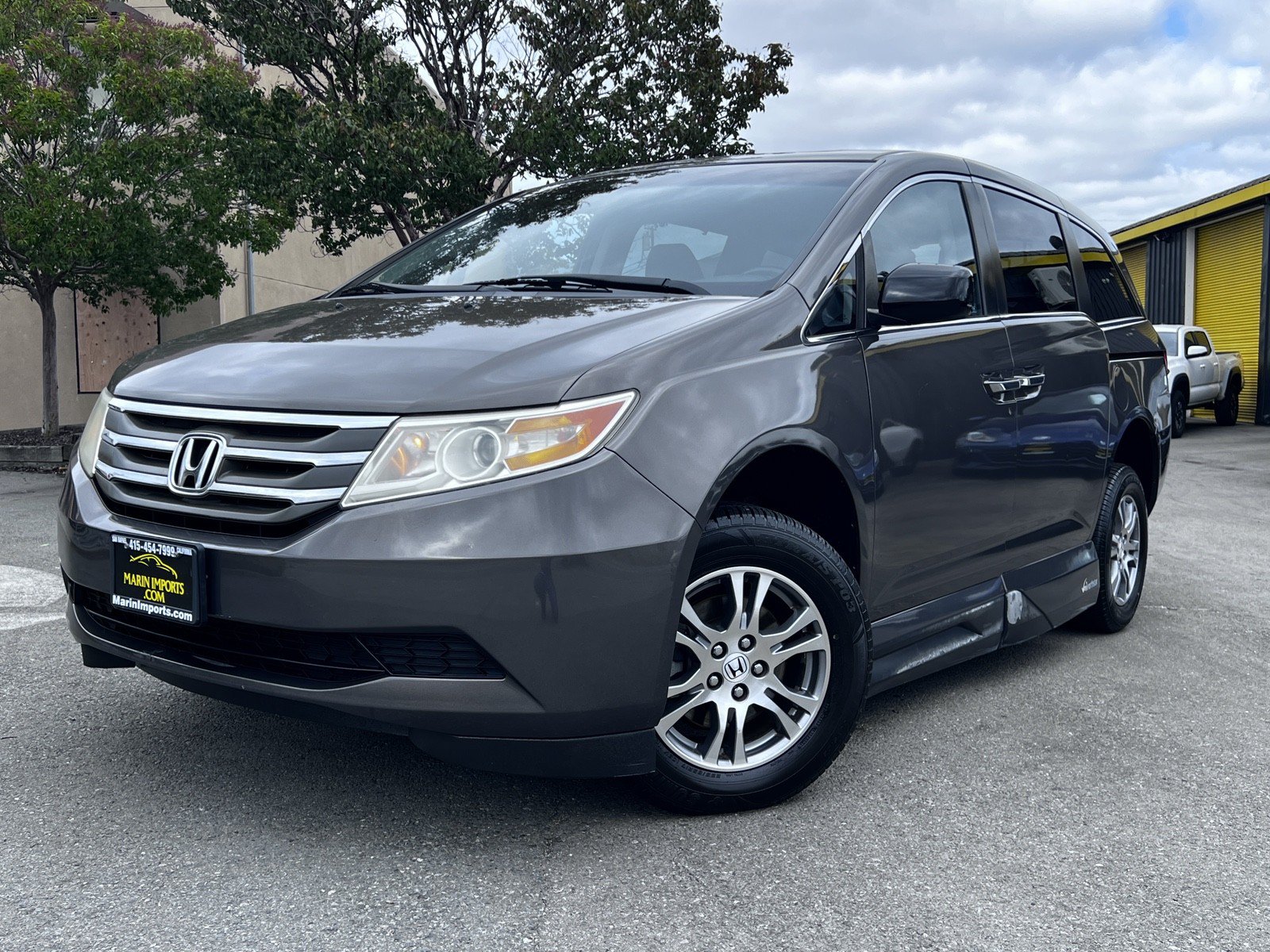 Used 2011 Honda Odyssey EX-L image 2