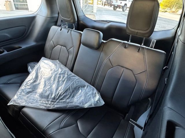 New 2026 Chrysler Pacifica Select FWD image 27