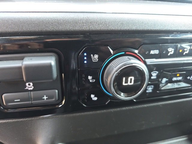 Used 2024 Chevrolet Silverado 3500 High Country image 36