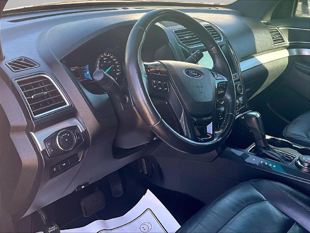 Used 2016 Ford Explorer XLT w/ Equipment Group 202A AWD/4WD image 15