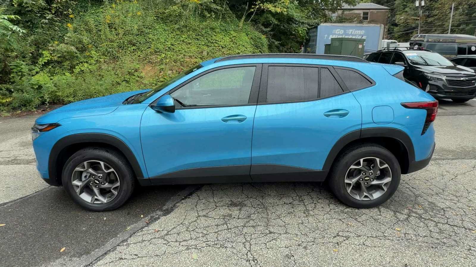 Used 2025 Chevrolet Trax LT FWD image 6