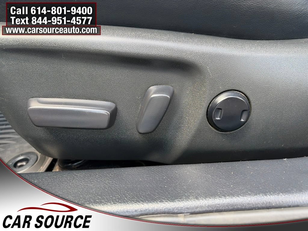 Used 2016 Toyota Camry SE w/ Moonroof Package FWD image 15