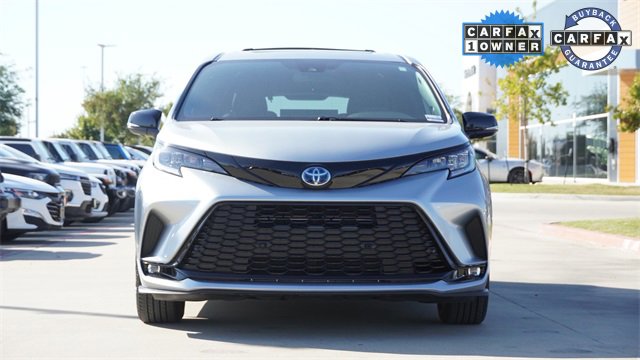 Used 2025 Toyota Sienna XSE w/ XSE Premium Package image 2