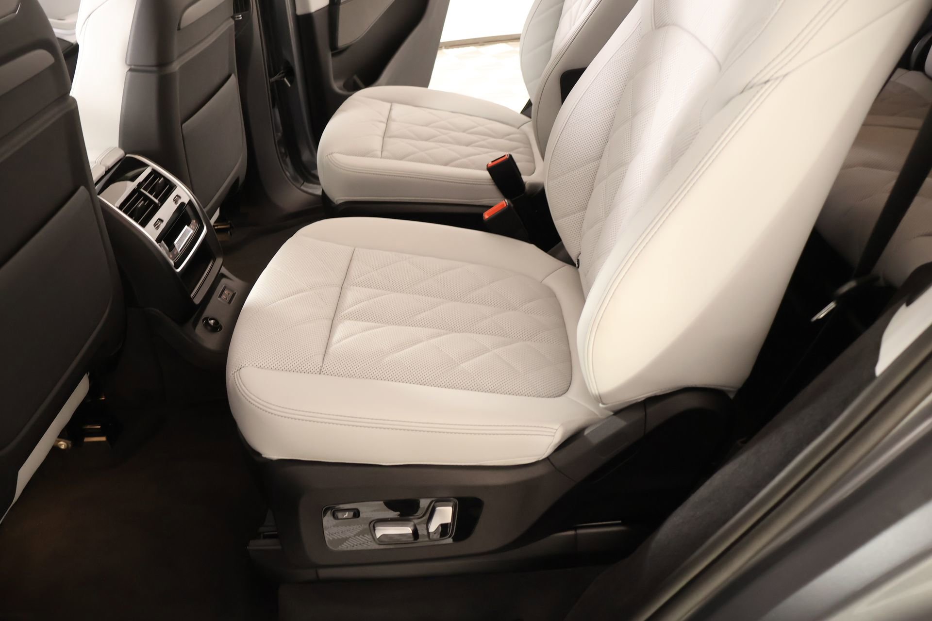 New 2026 BMW X7 xDrive40i w/ M Sport Package image 12