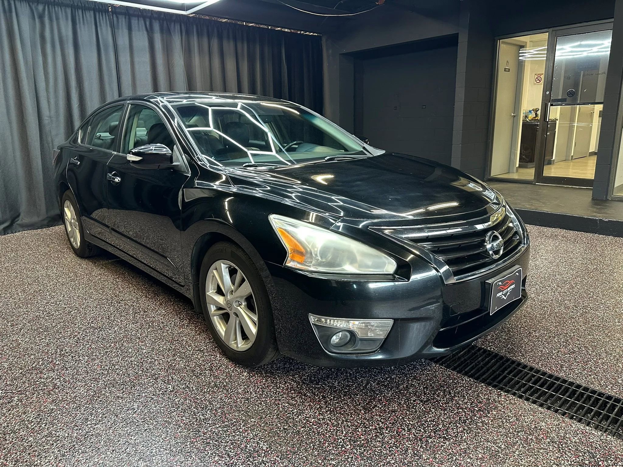 Used 2015 Nissan Altima 2.5 SL w/ Technology Package FWD image 9