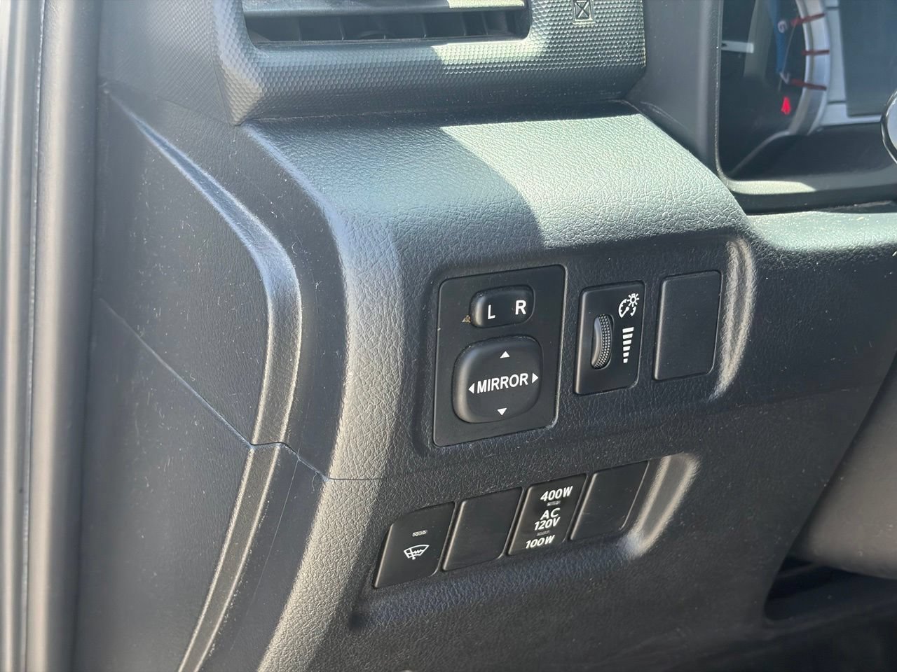 Used 2018 Toyota 4Runner SR5 AWD/4WD image 7