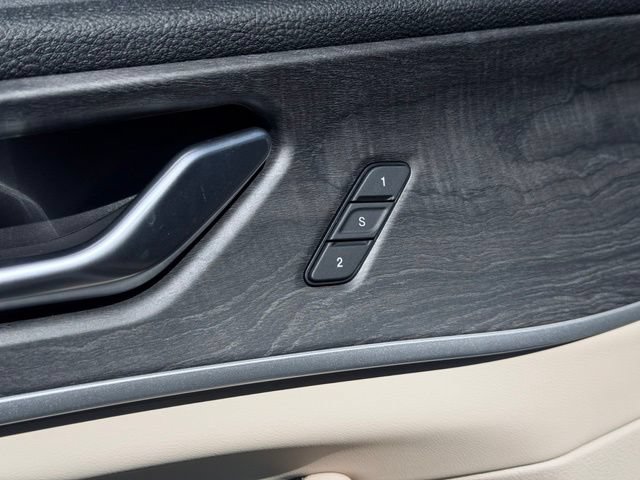 Used 2025 Jeep Grand Cherokee L Limited AWD/4WD image 15