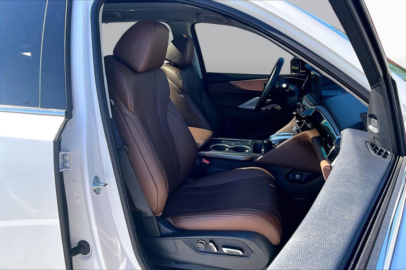 Used 2025 Acura MDX SH-AWD w/ Technology Package image 9