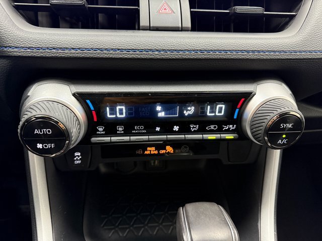 Used 2024 Toyota RAV4 SE image 18