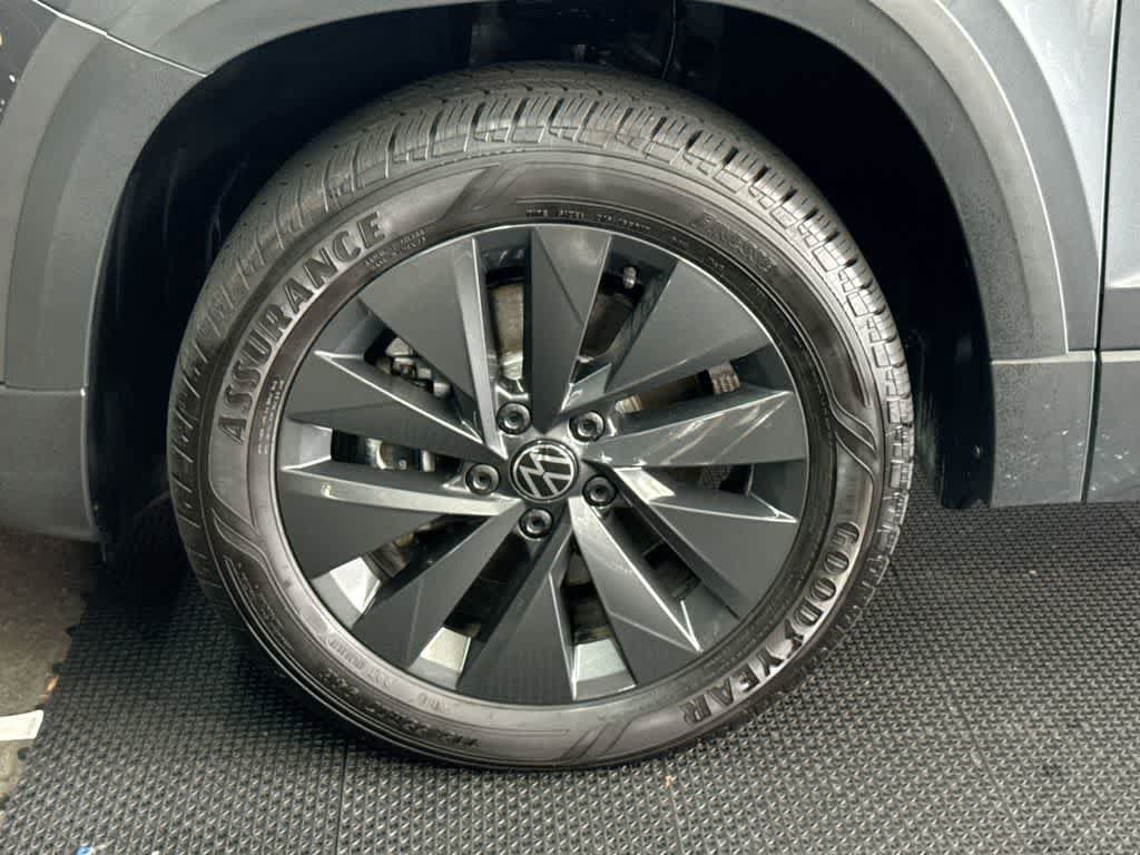 Certified 2024 Volkswagen Taos S FWD image 11