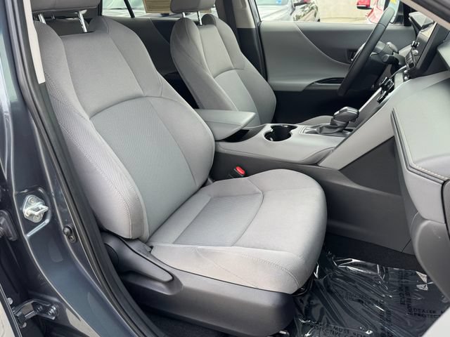 Used 2024 Toyota Venza LE AWD/4WD image 11