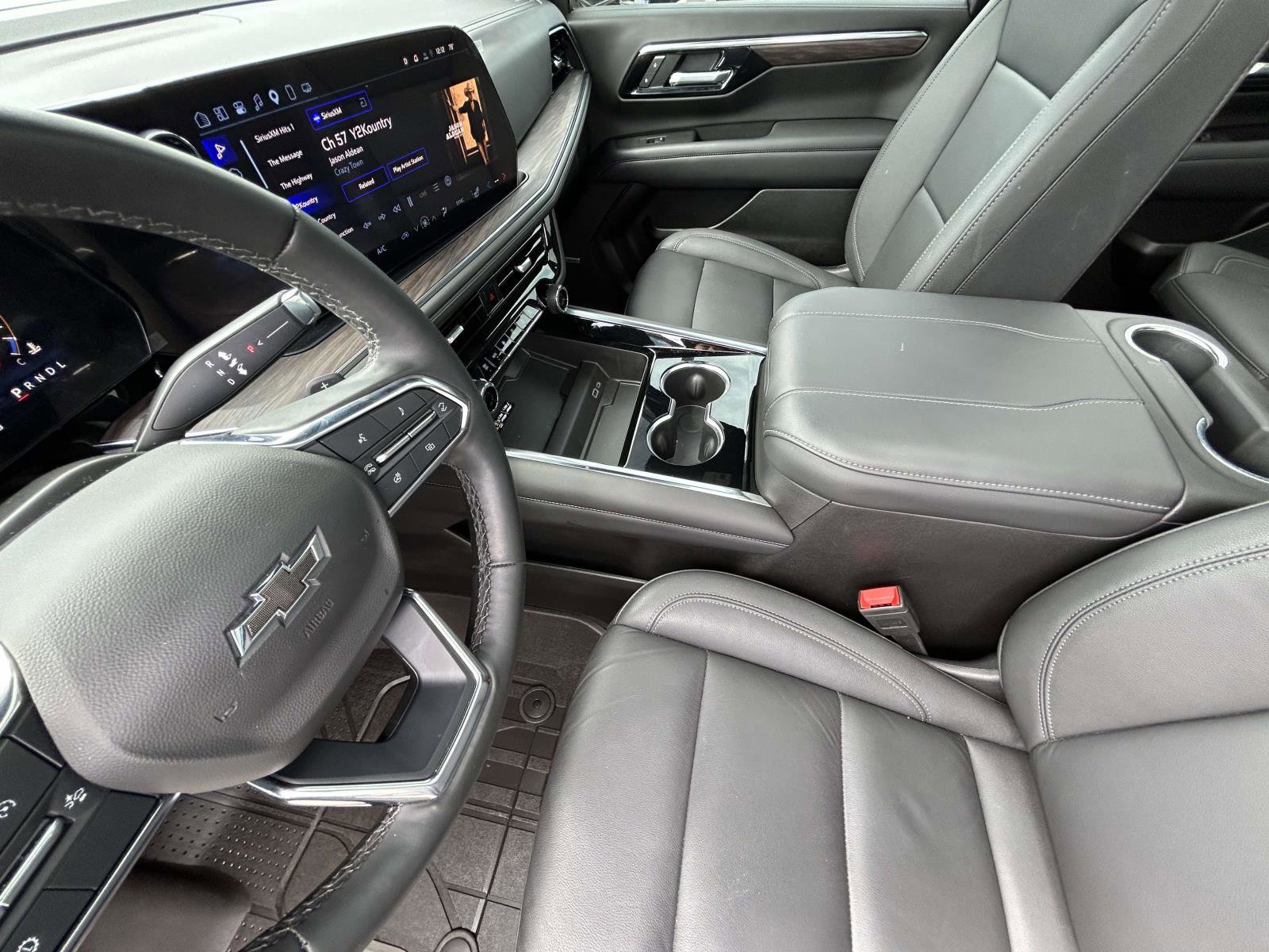 Used 2025 Chevrolet Tahoe Z71 w/ Comfort Package image 10