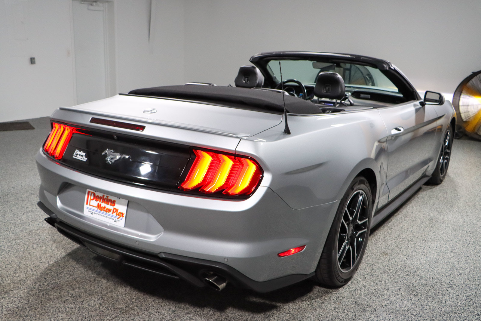 Used 2022 Ford Mustang Premium RWD image 7