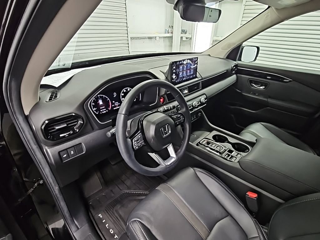 Used 2025 Honda Pilot EX-L image 12