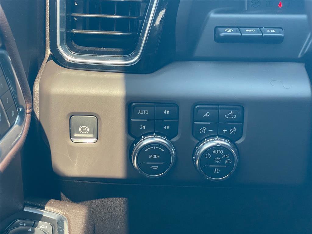 Used 2024 GMC Sierra 2500 Denali w/ Denali Reserve Package AWD/4WD image 19