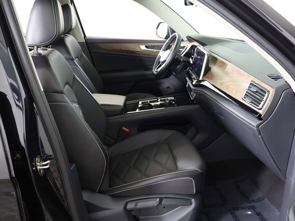 Used 2024 Volkswagen Atlas SE image 32