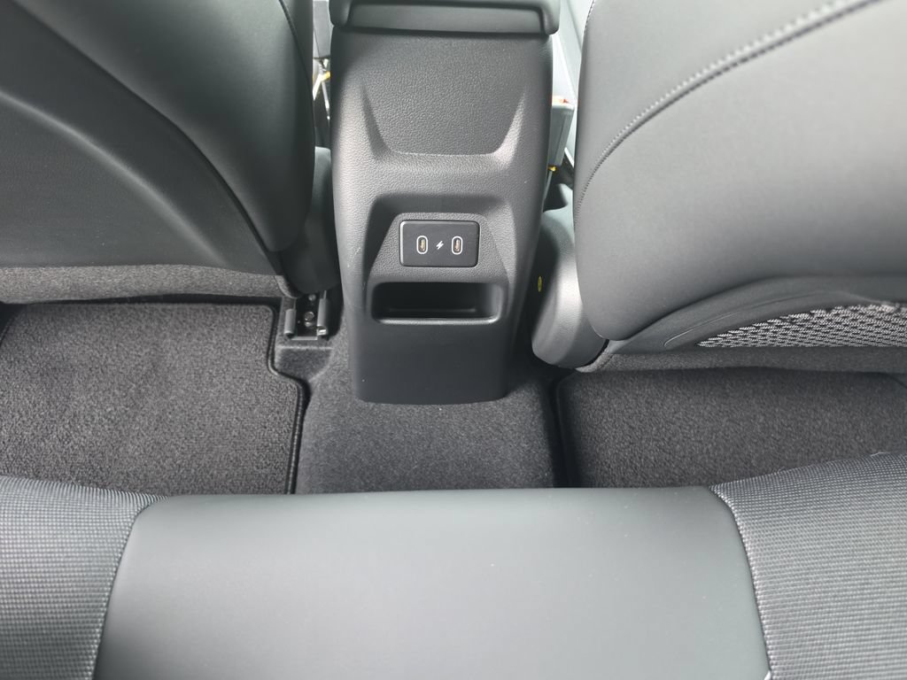 Used 2024 Hyundai Venue Limited FWD image 26