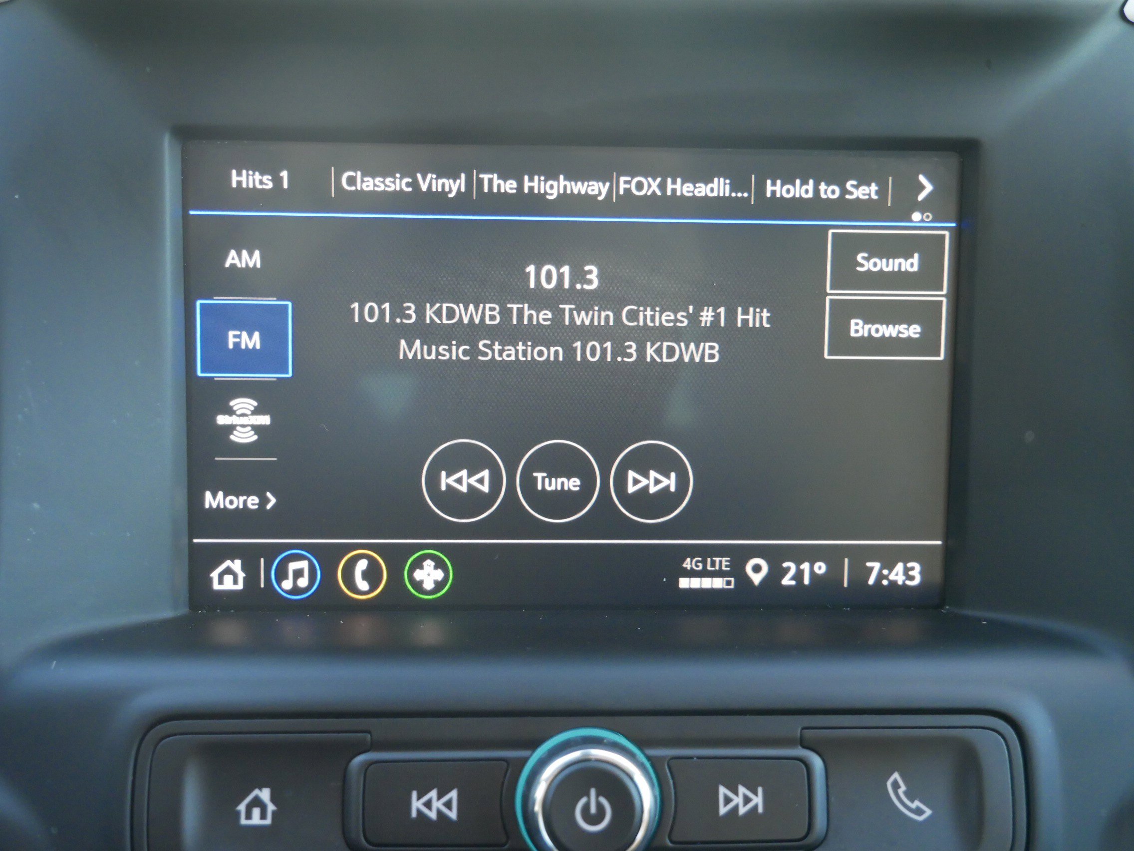 Used 2024 GMC Terrain SLE image 18