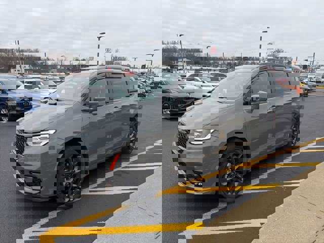 Used 2021 Chrysler Pacifica Touring w/ Uconnect Theater Family Group image 2