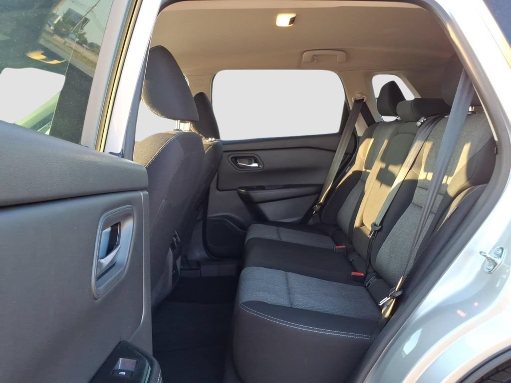 Used 2025 Nissan Rogue SV FWD image 14
