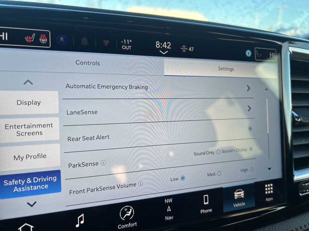 New 2026 Chrysler Pacifica Pinnacle w/ Trailer Tow Group FWD image 26