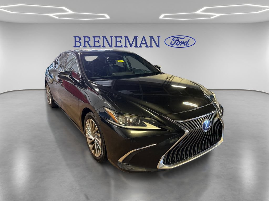 Used 2020 Lexus ES 300h w/ Luxury Package FWD image 3