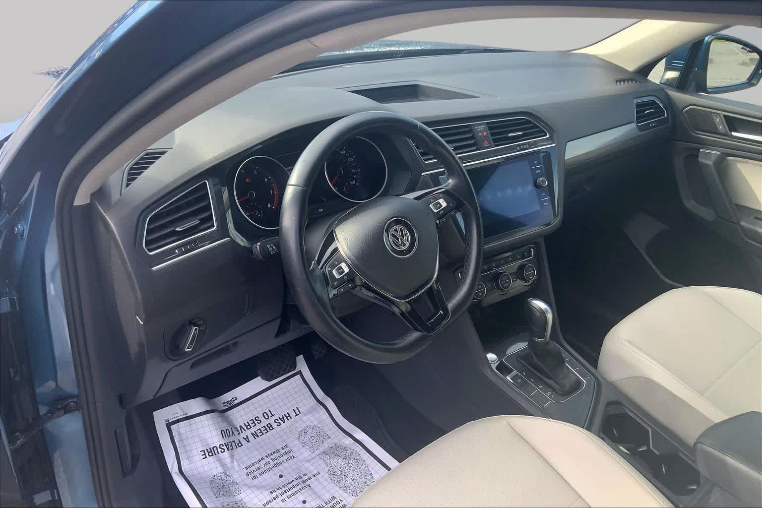 Used 2019 Volkswagen Tiguan SE w/ Panoramic Sunroof Package FWD image 18