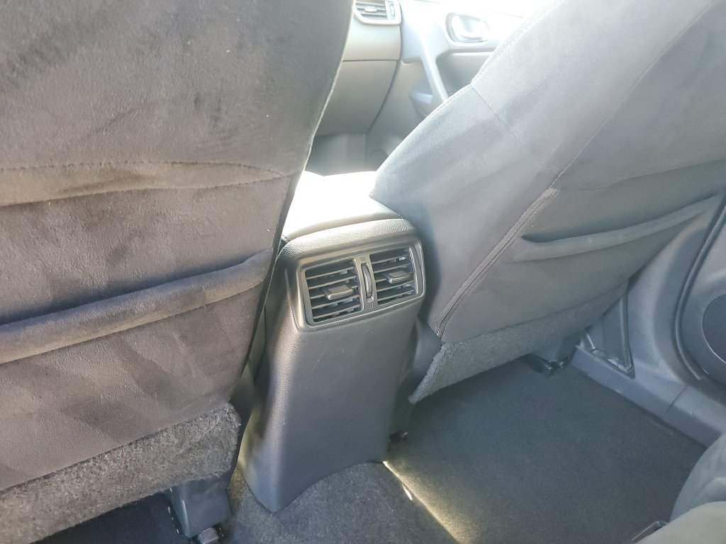 Used 2016 Nissan Rogue S AWD/4WD image 18