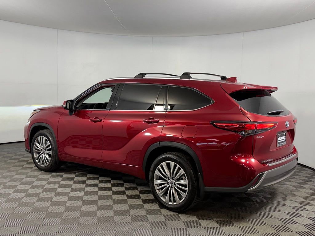Used 2023 Toyota Highlander Platinum FWD image 9