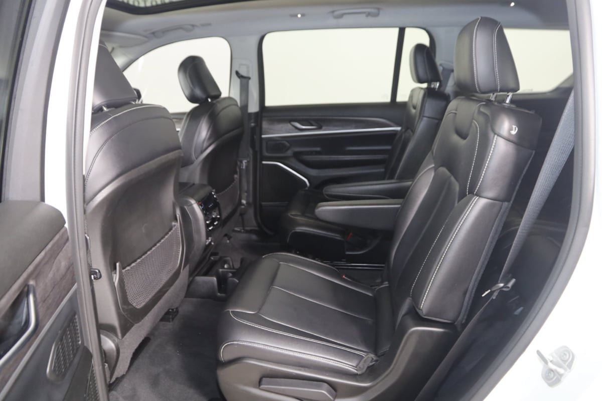 Used 2022 Jeep Grand Cherokee L Limited AWD/4WD image 47