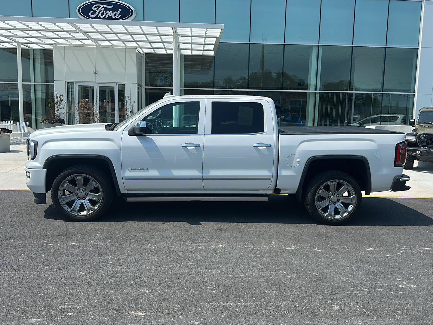 Used 2017 GMC Sierra 1500 Denali w/ Denali Ultimate Package AWD/4WD image 8