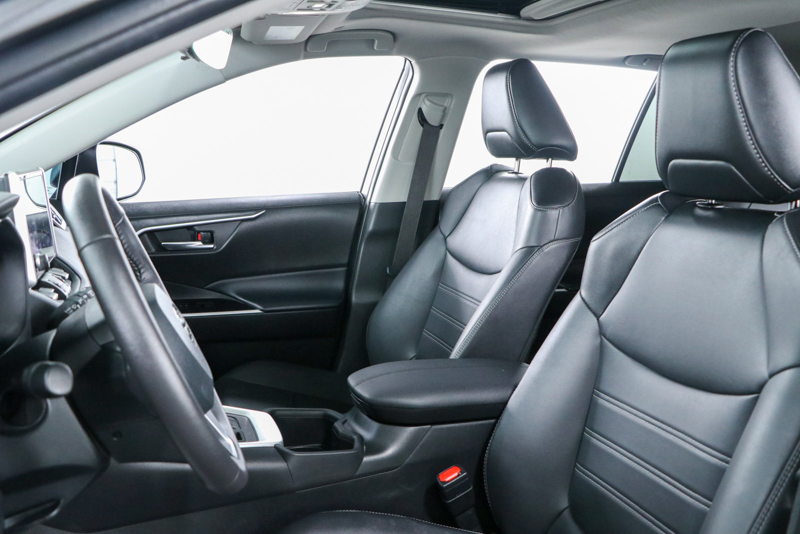 Used 2024 Toyota RAV4 XLE Premium FWD image 24
