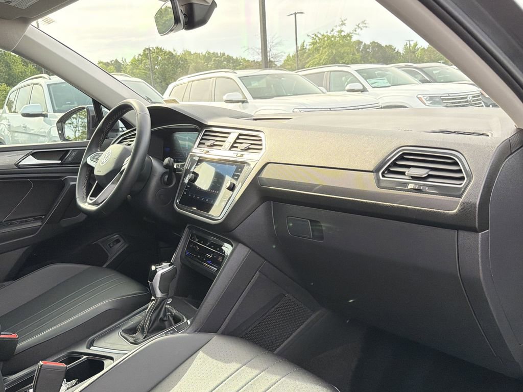Used 2023 Volkswagen Tiguan SE FWD image 19