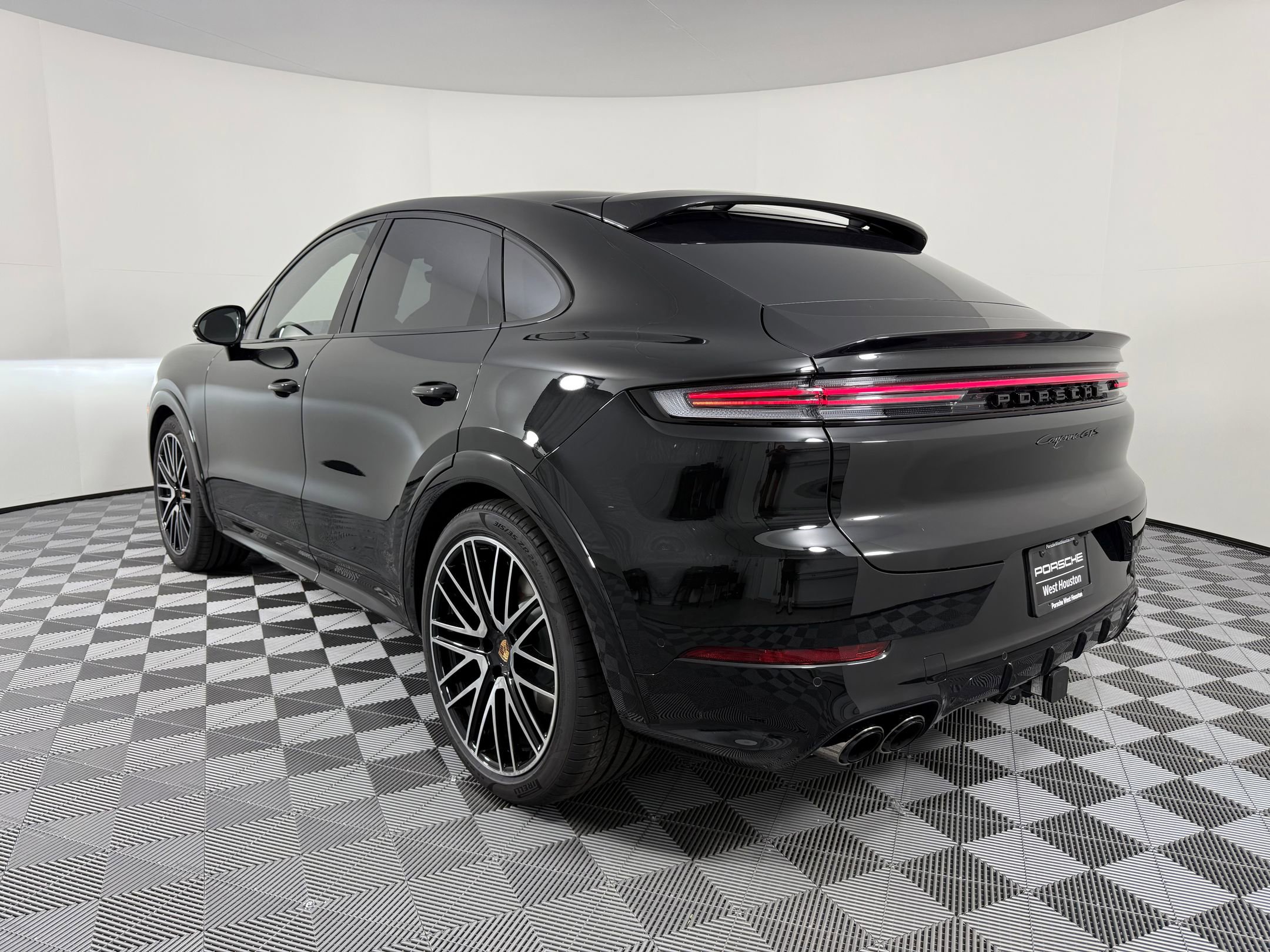 New 2026 Porsche Cayenne GTS image 3