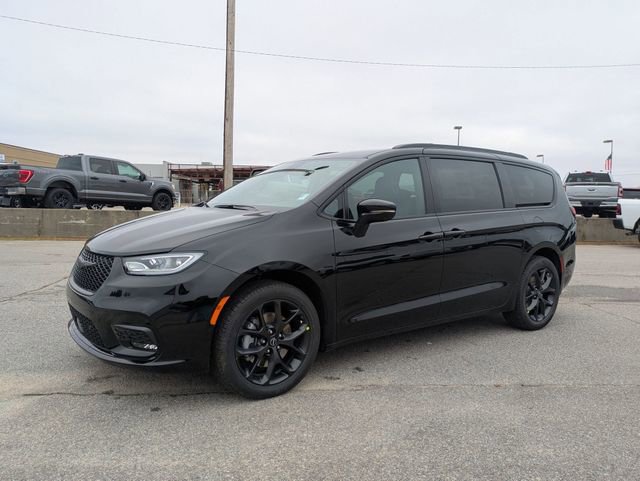 New 2026 Chrysler Pacifica Select w/ S Appearance Package image 7