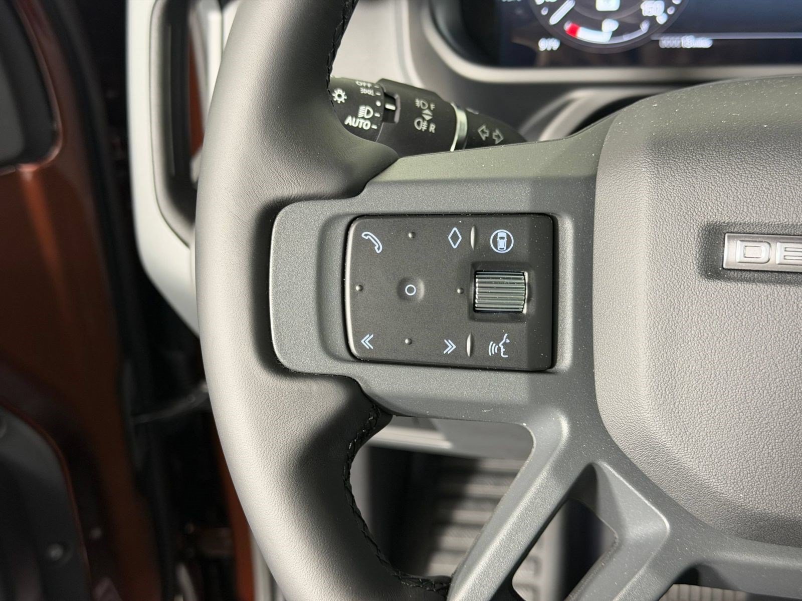 New 2026 Land Rover Defender 90 X-Dynamic SE AWD/4WD image 13