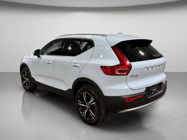 Used 2025 Volvo XC40 B5 Core AWD/4WD image 6