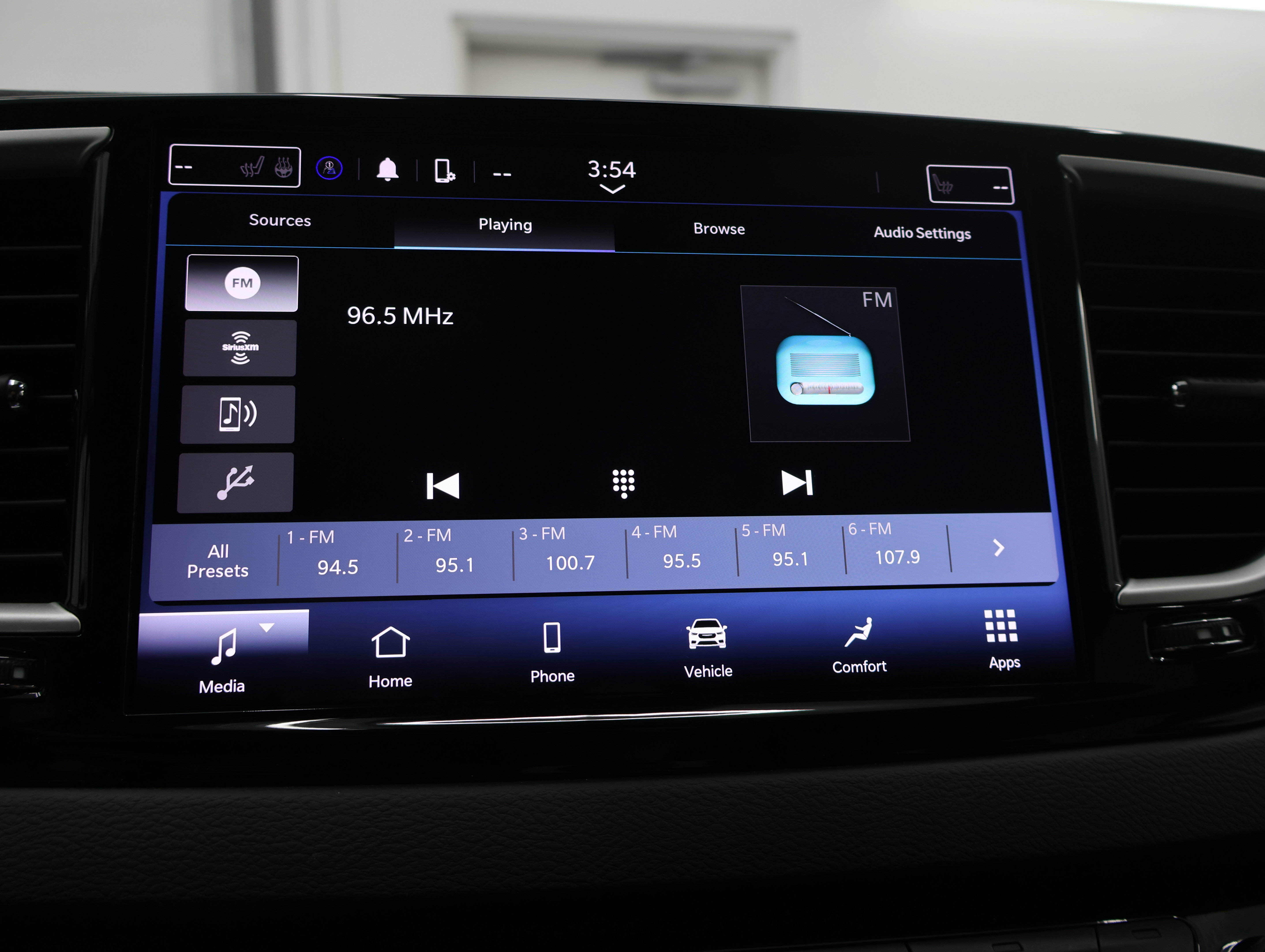 Used 2024 Chrysler Pacifica Touring-L FWD image 43
