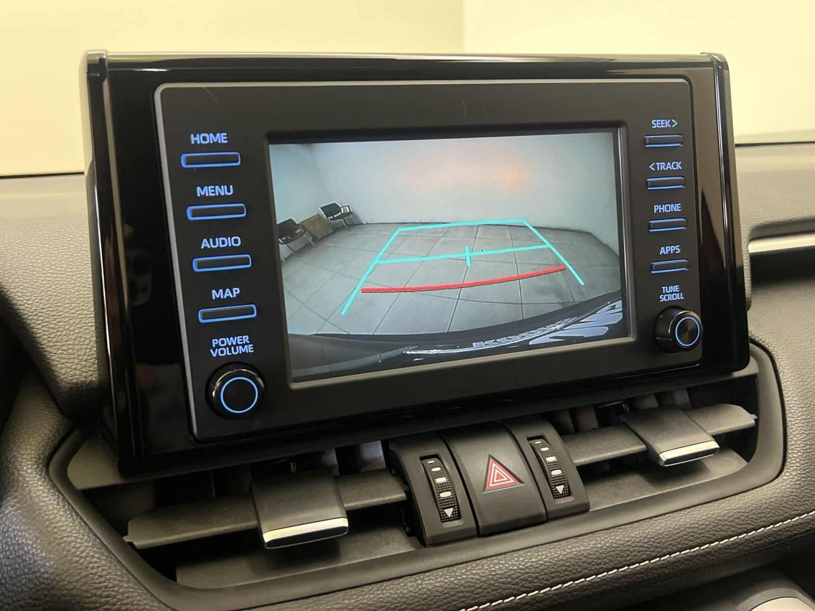 Used 2019 Toyota RAV4 XLE Premium w/ Cold Weather Package AWD/4WD image 18