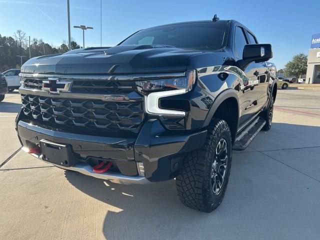 Used 2025 Chevrolet Silverado 1500 ZR2 w/ Technology Package AWD/4WD image 4