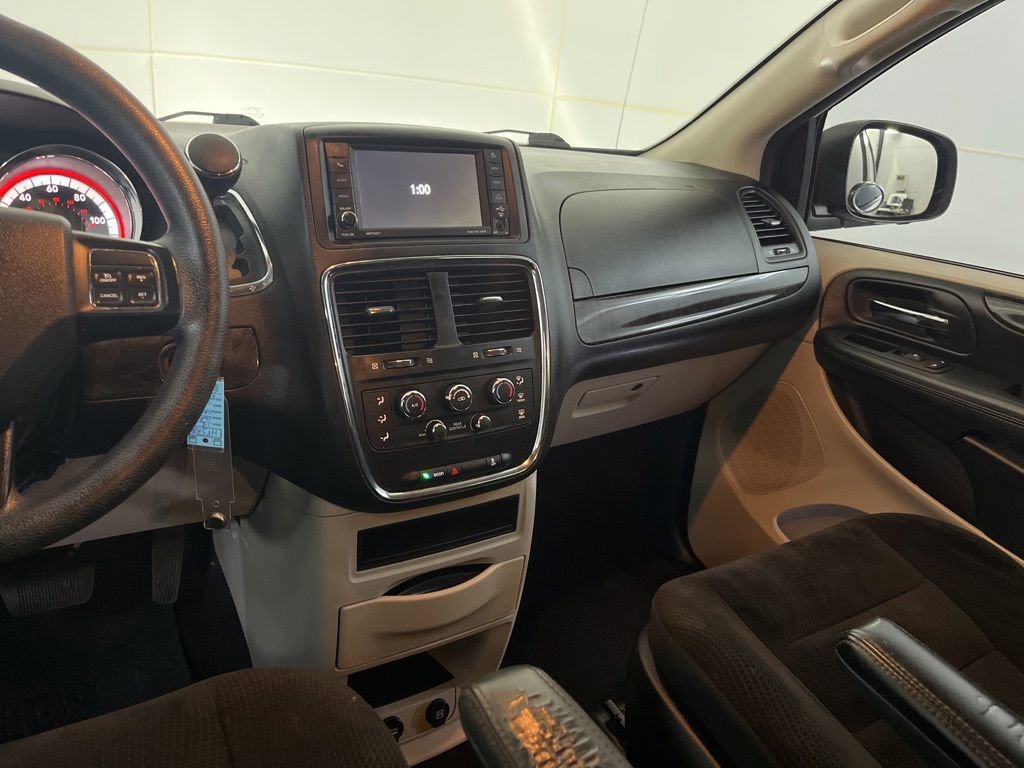 Used 2018 Dodge Grand Caravan SE FWD image 31
