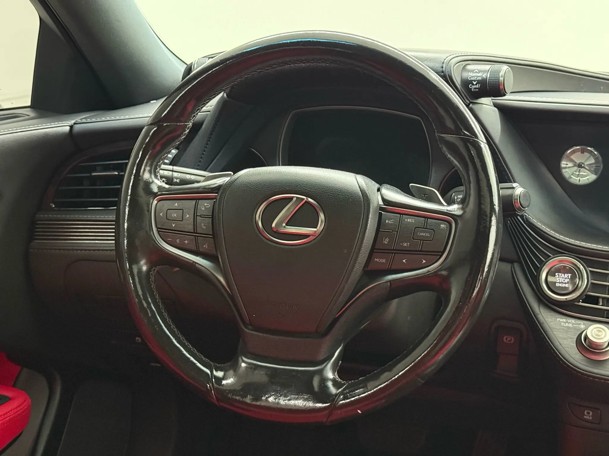 Used 2018 Lexus LS 500 w/ Accessory Package (Z2) image 29