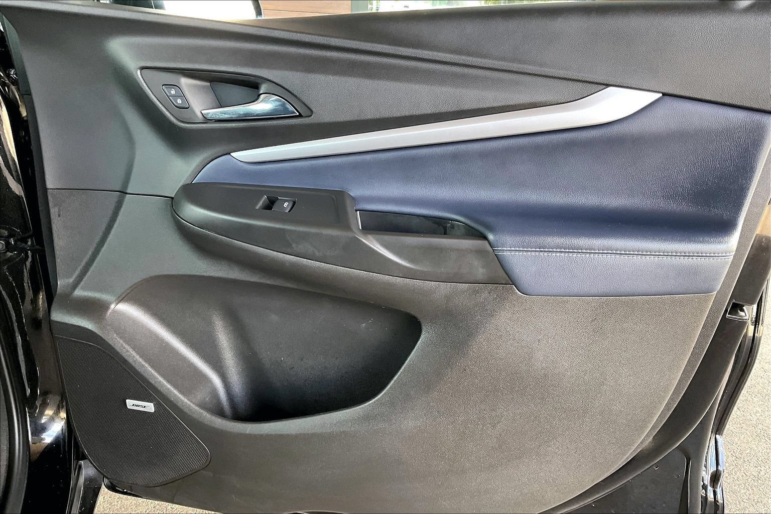 Used 2022 Chevrolet Bolt EUV Premier w/ Sun & Sound Package FWD image 25