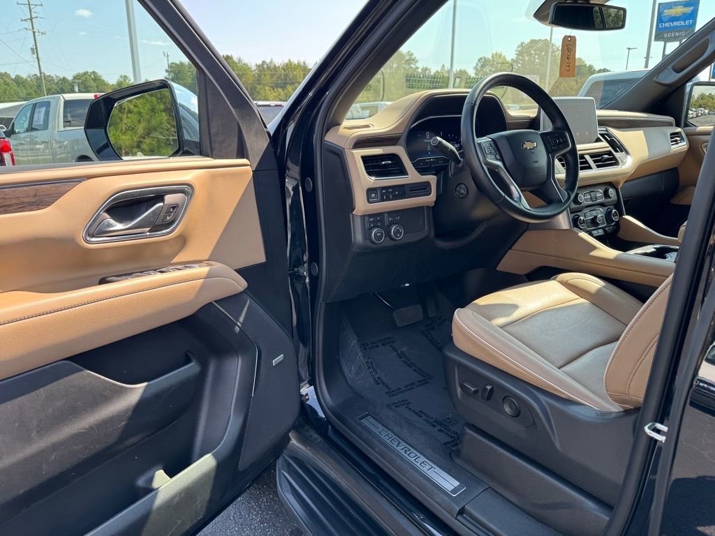 Used 2024 Chevrolet Suburban Premier image 16