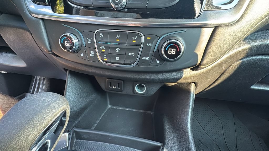 Used 2021 Chevrolet Traverse LT FWD image 22