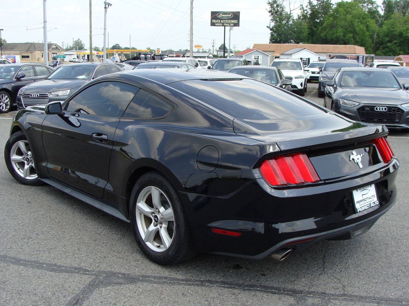 Used 2015 Ford Mustang Coupe image 4