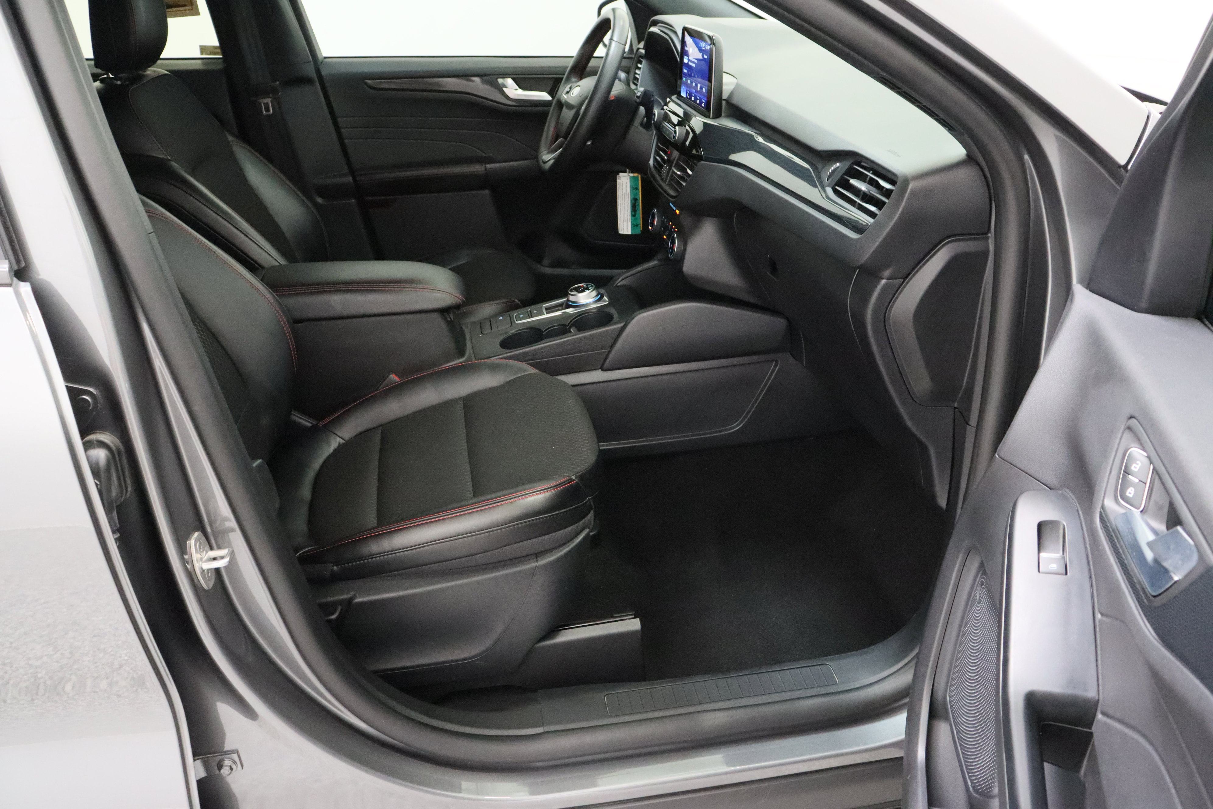 Used 2025 Ford Escape ST-Line w/ Equipment Group 301A FWD image 36