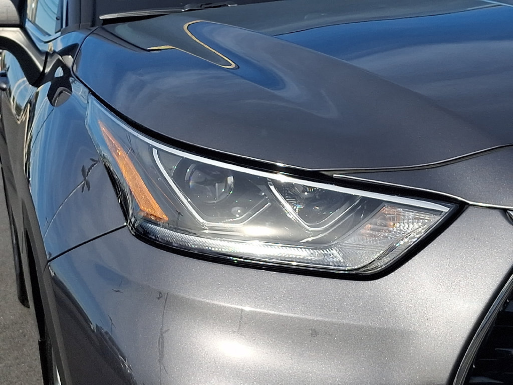 Certified 2022 Toyota Highlander Limited AWD/4WD image 14