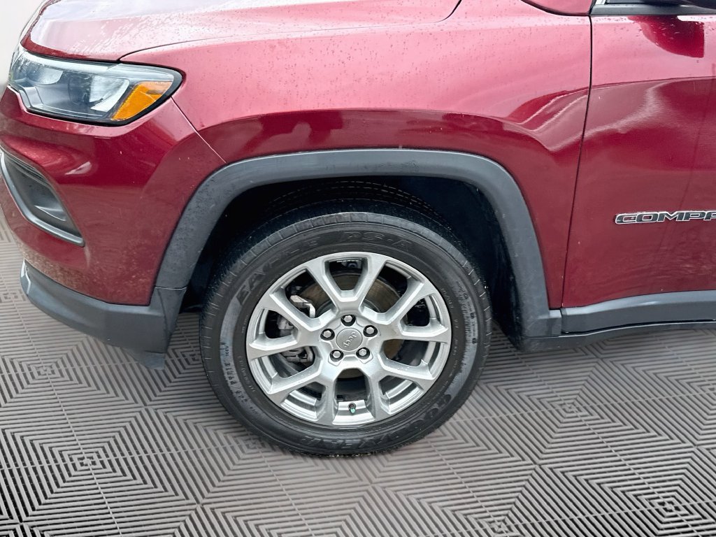 Used 2022 Jeep Compass Latitude AWD/4WD image 35